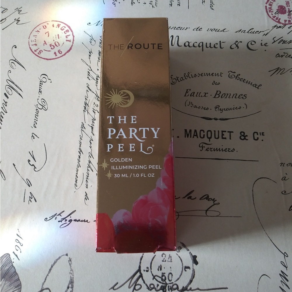 The Party Feel Golden Illuminizing Peel
